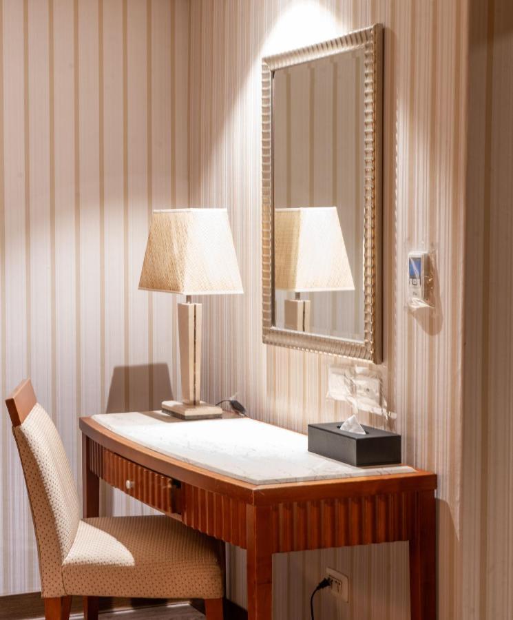 Elegance Hotel Тайбэй Экстерьер фото
