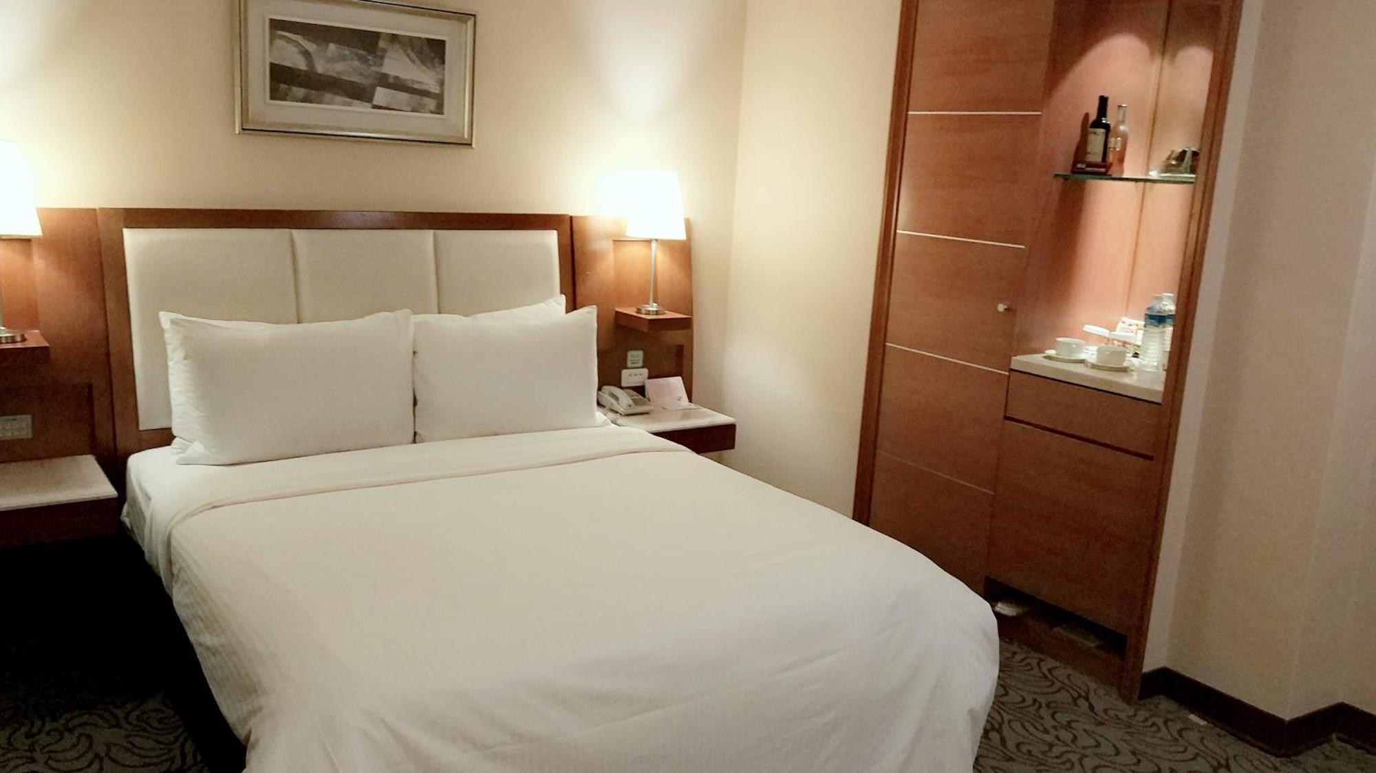 Elegance Hotel Тайбэй Экстерьер фото