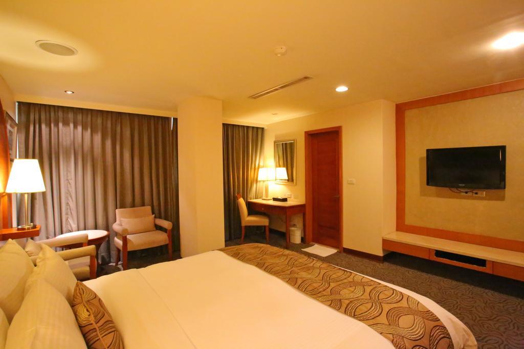 Elegance Hotel Тайбэй Экстерьер фото