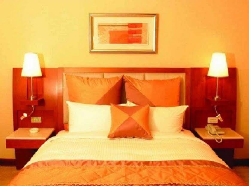 Elegance Hotel Тайбэй Экстерьер фото