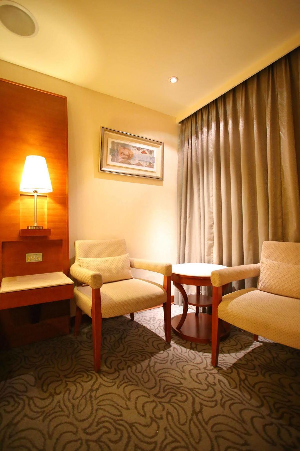 Elegance Hotel Тайбэй Экстерьер фото