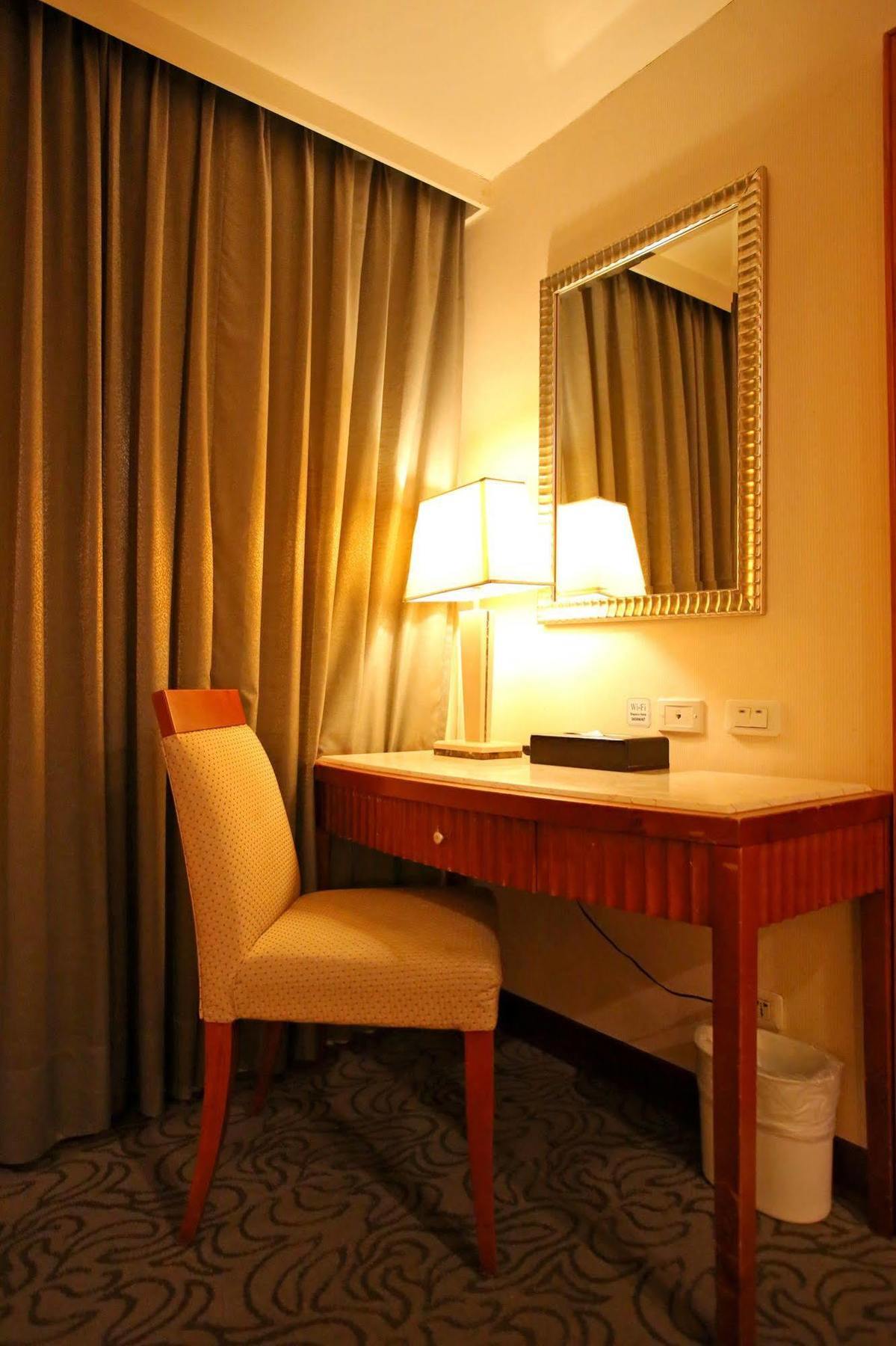 Elegance Hotel Тайбэй Экстерьер фото